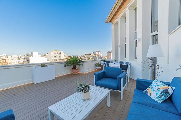 Foto 2 de Àtic en venda a Arxiduc - Bons Aires de 2 habitacions amb terrassa i balcó