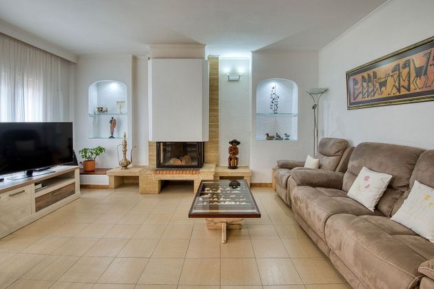 Foto 2 de Casa en venta en L'Eixample de 5 habitaciones con terraza y garaje