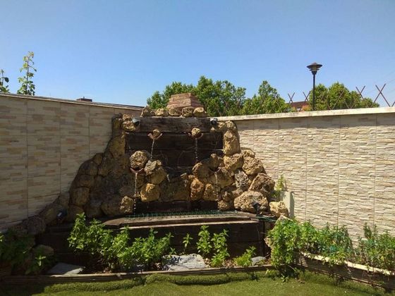 Foto 2 de Venta de chalet en Lardero de 7 habitaciones con piscina y jardín