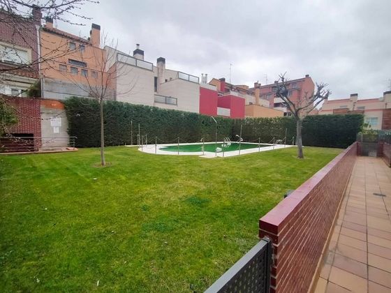 Foto 1 de Venta de casa en Lardero de 4 habitaciones con terraza y piscina