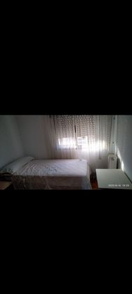 Foto 2 de Pis en venda a calle De Juan María Guelbenzu de 3 habitacions amb balcó i calefacció