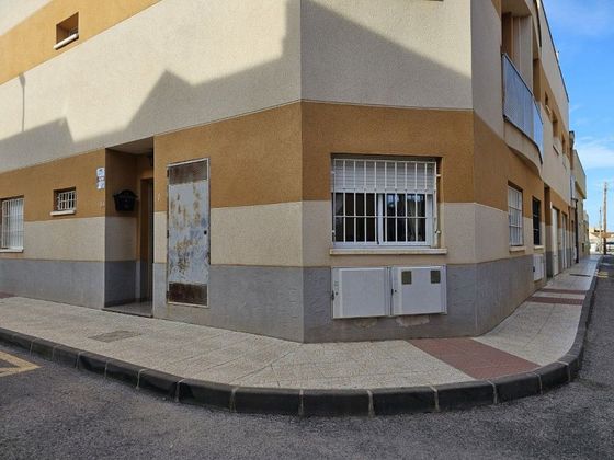 Foto 1 de Casa en venda a calle Río Adaja de 4 habitacions amb terrassa i garatge