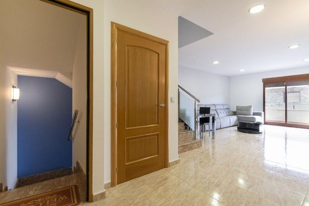 Foto 2 de Casa en venda a calle Oropéndola de 3 habitacions amb terrassa i garatge