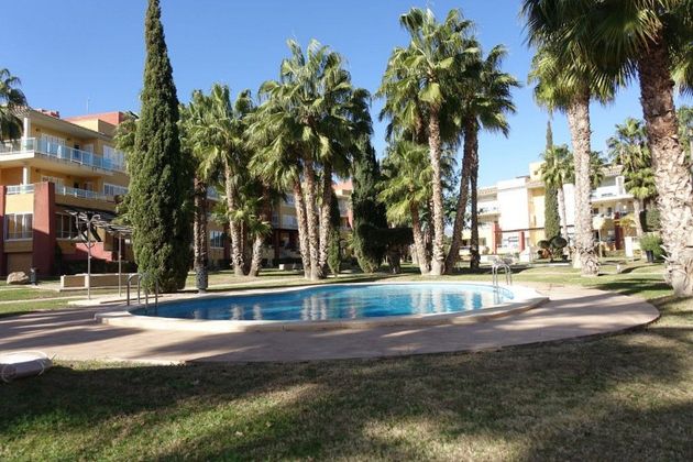 Foto 2 de Pis en venda a calle Grecia de 2 habitacions amb terrassa i piscina