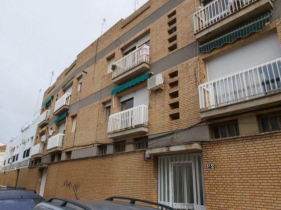 Foto 1 de Venta de piso en Valverde del Camino de 3 habitaciones con terraza