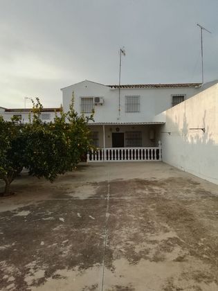 Foto 1 de Casa en venda a Utrera de 3 habitacions amb terrassa i garatge