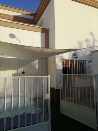 Foto 1 de Venta de casa adosada en calle Castañuela de 3 habitaciones con balcón