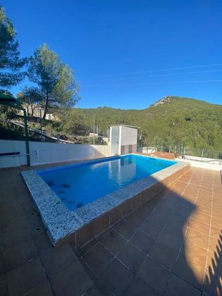 Foto 1 de Xalet en venda a Torrelles de Foix de 3 habitacions amb terrassa i piscina