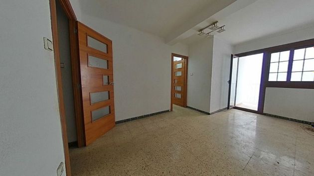 Foto 1 de Piso en venta en Gavarra de 3 habitaciones con balcón