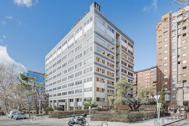 Foto 1 de Alquiler de oficina en calle Santiago de Compostela de 676 m²