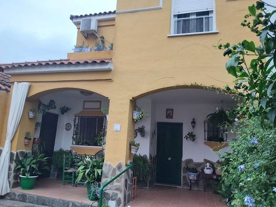 Foto 1 de Casa en venda a Montequinto de 4 habitacions amb terrassa i piscina