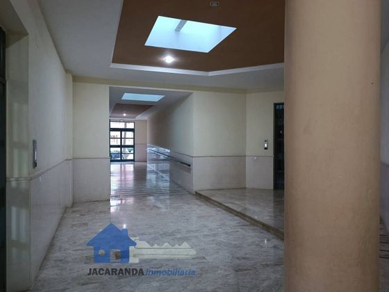 Foto 2 de Venta de piso en Montequinto de 3 habitaciones con terraza y piscina