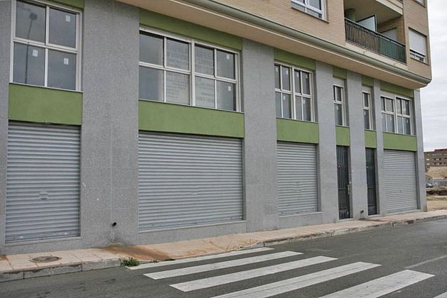 Foto 2 de Local en venda a calle Juan Carlos I de 169 m²