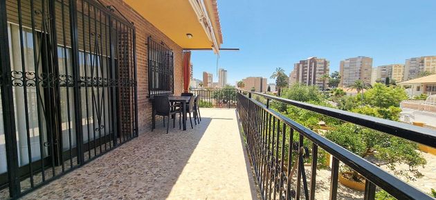 Foto 1 de Venta de chalet en Pueblo Poniente de 5 habitaciones con terraza y piscina