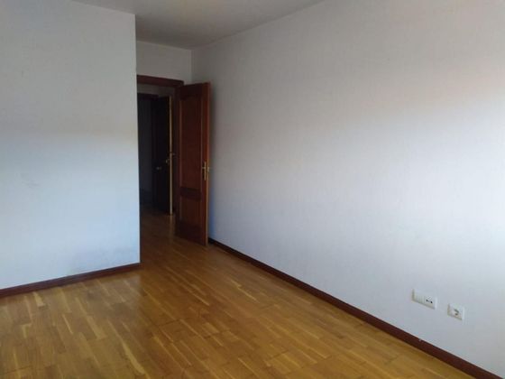 Foto 1 de Venta de piso en Trobajo del Camino de 3 habitaciones y 86 m²