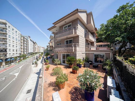 Foto 1 de Casa en venda a Praza Independencia de 5 habitacions amb terrassa i garatge