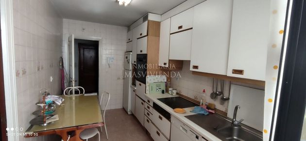 Foto 2 de Pis en venda a Praza Independencia de 3 habitacions amb terrassa i garatge