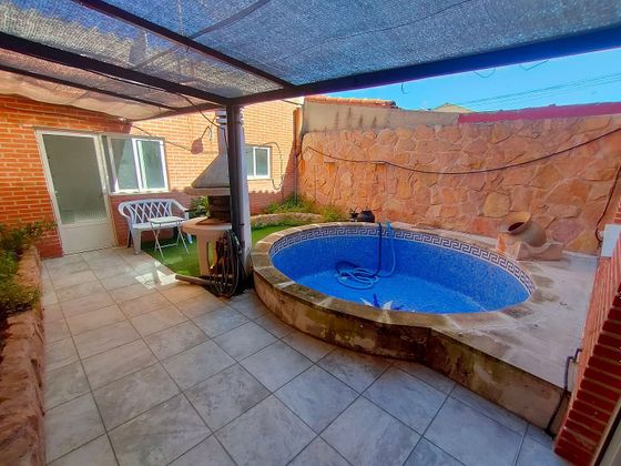 Foto 1 de Casa adossada en venda a Numancia de la Sagra de 4 habitacions amb terrassa i piscina