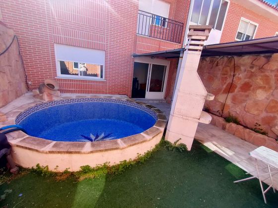 Foto 2 de Casa adossada en venda a Numancia de la Sagra de 4 habitacions amb terrassa i piscina