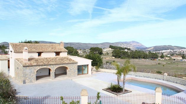 Foto 1 de Venta de casa rural en Teulada Pueblo de 4 habitaciones con terraza y piscina