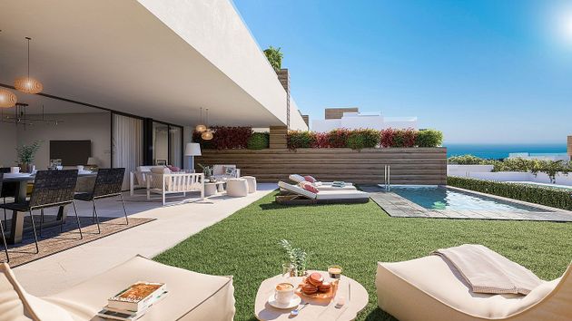 Foto 2 de Pis en venda a avenida De Los Alisos de 3 habitacions amb terrassa i piscina