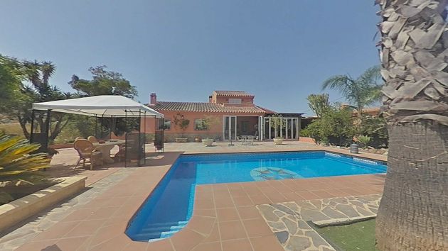 Foto 1 de Venta de casa rural en Coín de 4 habitaciones con terraza y piscina