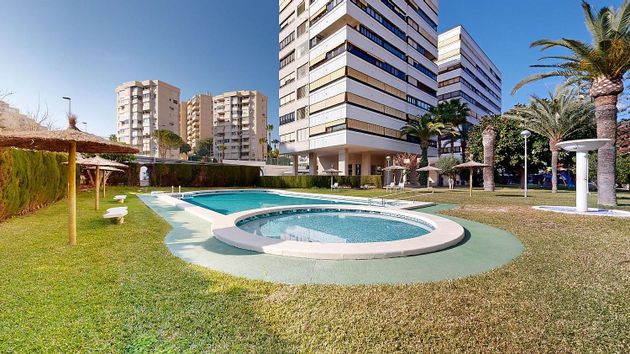 Foto 1 de Venta de piso en avenida De Cataluña de 4 habitaciones con terraza y piscina
