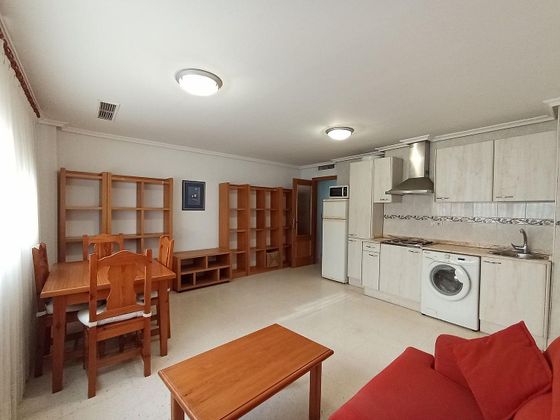 Foto 1 de Venta de piso en Centro - Alicante de 2 habitaciones con muebles y aire acondicionado
