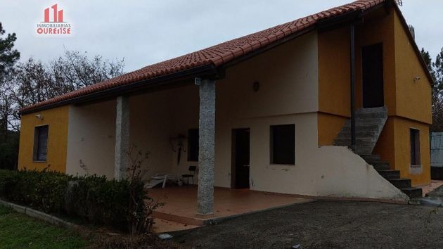 Foto 1 de Chalet en venta en Pereiro de Aguiar (O) de 3 habitaciones con piscina y jardín