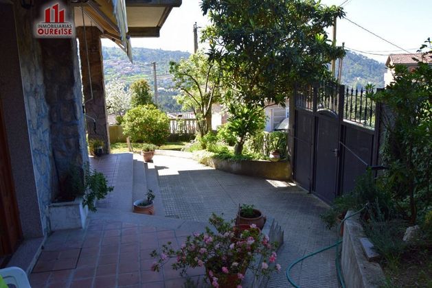 Foto 1 de Chalet en venta en San Cibrao das Viñas de 5 habitaciones con garaje y jardín