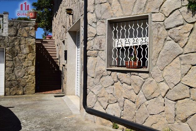 Foto 2 de Xalet en venda a San Cibrao das Viñas de 5 habitacions amb garatge i jardí
