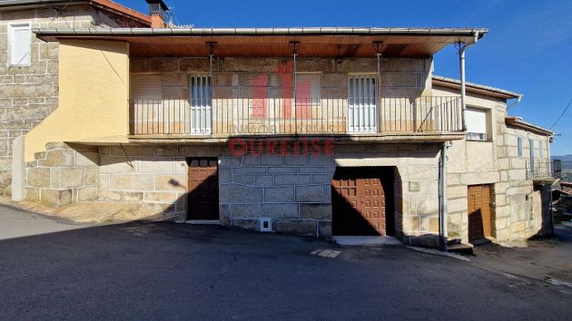Foto 1 de Chalet en venta en Toén de 2 habitaciones con garaje y balcón