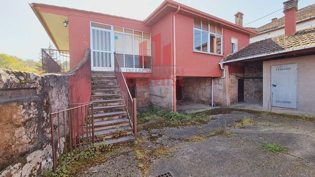 Foto 2 de Casa en venta en Amoeiro de 4 habitaciones con terraza y jardín