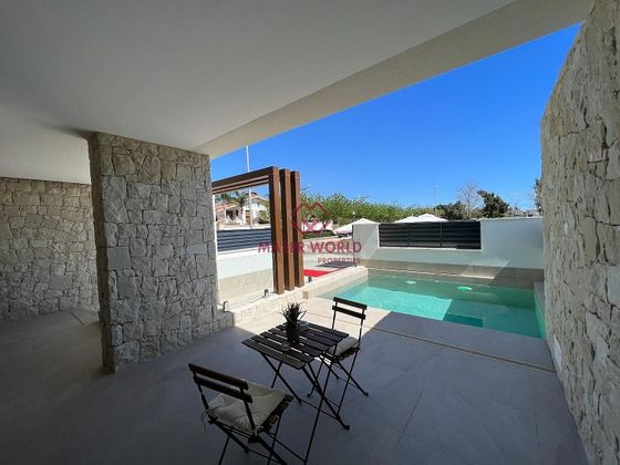 Foto 1 de Casa adossada en venda a Dolores de 3 habitacions amb terrassa i piscina