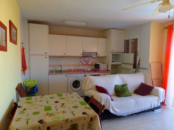 Foto 2 de Piso en venta en Puerto de Mazarrón de 2 habitaciones con piscina y jardín
