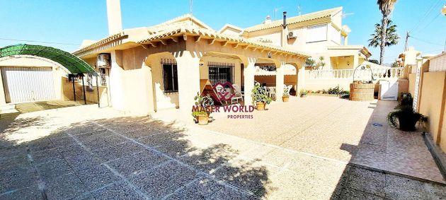 Foto 1 de Chalet en venta en Puerto de Mazarrón de 4 habitaciones con terraza y garaje