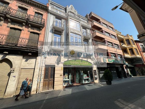 Foto 1 de Edifici en venda a calle El Reloj de 700 m²