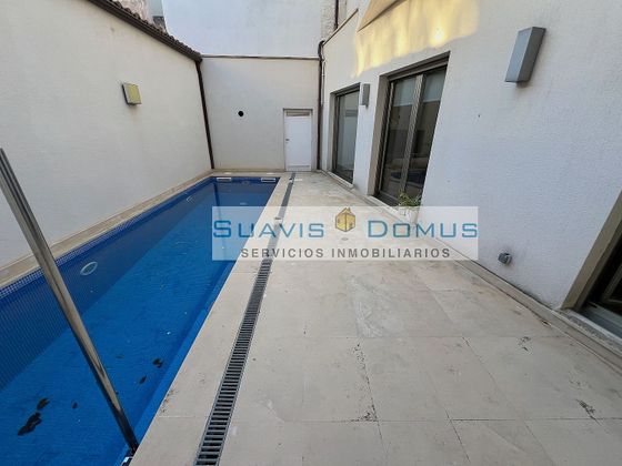 Foto 2 de Casa adossada en venda a calle Callle Moreno de 4 habitacions amb terrassa i piscina