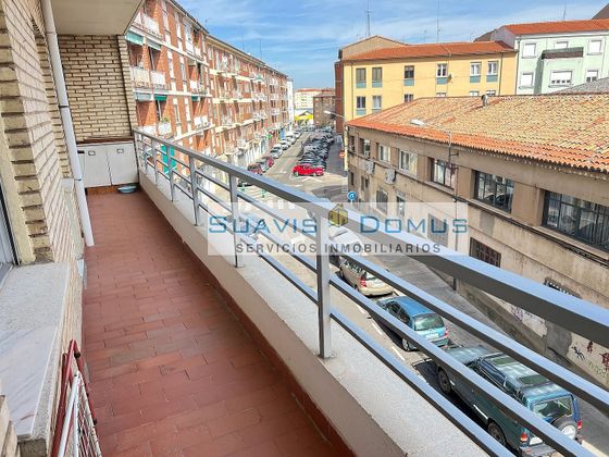 Foto 2 de Pis en venda a calle Campo de Marte de 4 habitacions amb garatge i balcó