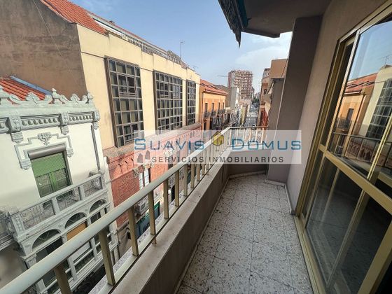 Foto 1 de Venta de piso en calle Benavente de 4 habitaciones con garaje y balcón