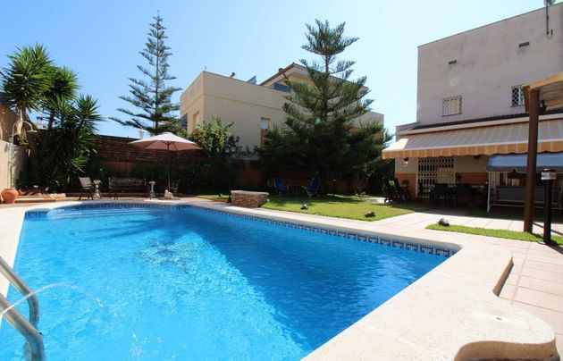 Foto 1 de Venta de casa en Segur de Calafell de 4 habitaciones con terraza y piscina
