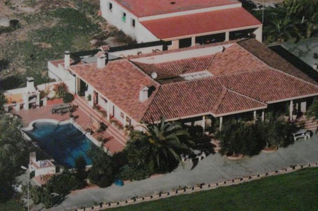 Foto 2 de Chalet en venta en Santa Oliva de 5 habitaciones con terraza y piscina