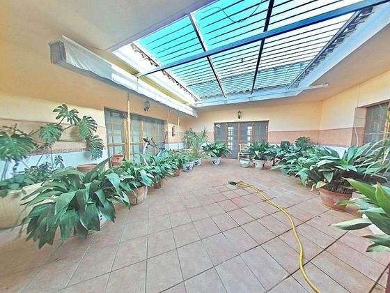 Foto 2 de Chalet en venta en Santa Oliva de 5 habitaciones con terraza y piscina