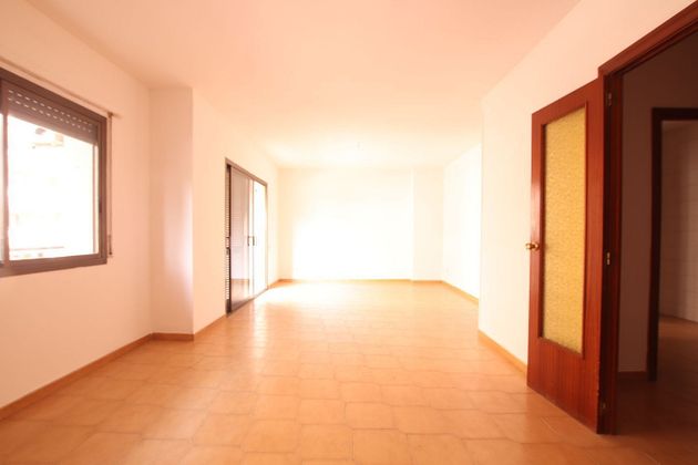 Foto 1 de Pis en venda a Barri del Mar - Ribes Roges de 5 habitacions amb balcó i ascensor