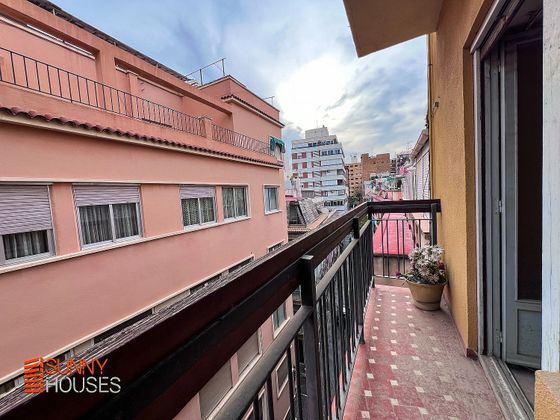 Foto 1 de Pis en venda a Centro - Alicante de 4 habitacions amb balcó i ascensor