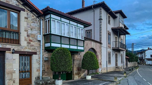 Foto 1 de Casa adossada en venda a barrio Serna de 6 habitacions amb jardí i balcó