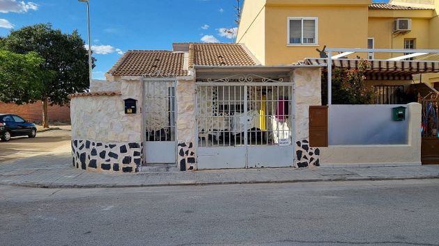 Foto 1 de Casa adossada en venda a calle Jesus y Maria de 2 habitacions amb terrassa i balcó