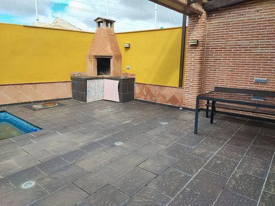 Foto 1 de Venta de casa adosada en calle Miguel Hernández de 4 habitaciones con terraza y piscina