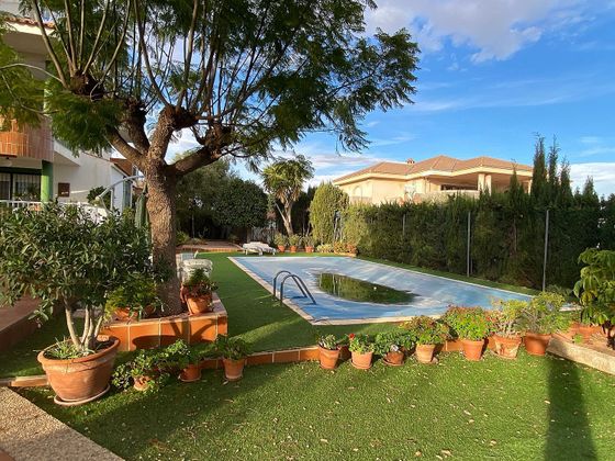 Foto 2 de Chalet en venta en calle Loma Tigres de 6 habitaciones con terraza y piscina