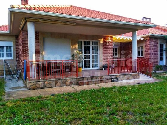 Foto 1 de Chalet en venta en Villamayor de 4 habitaciones con terraza y garaje